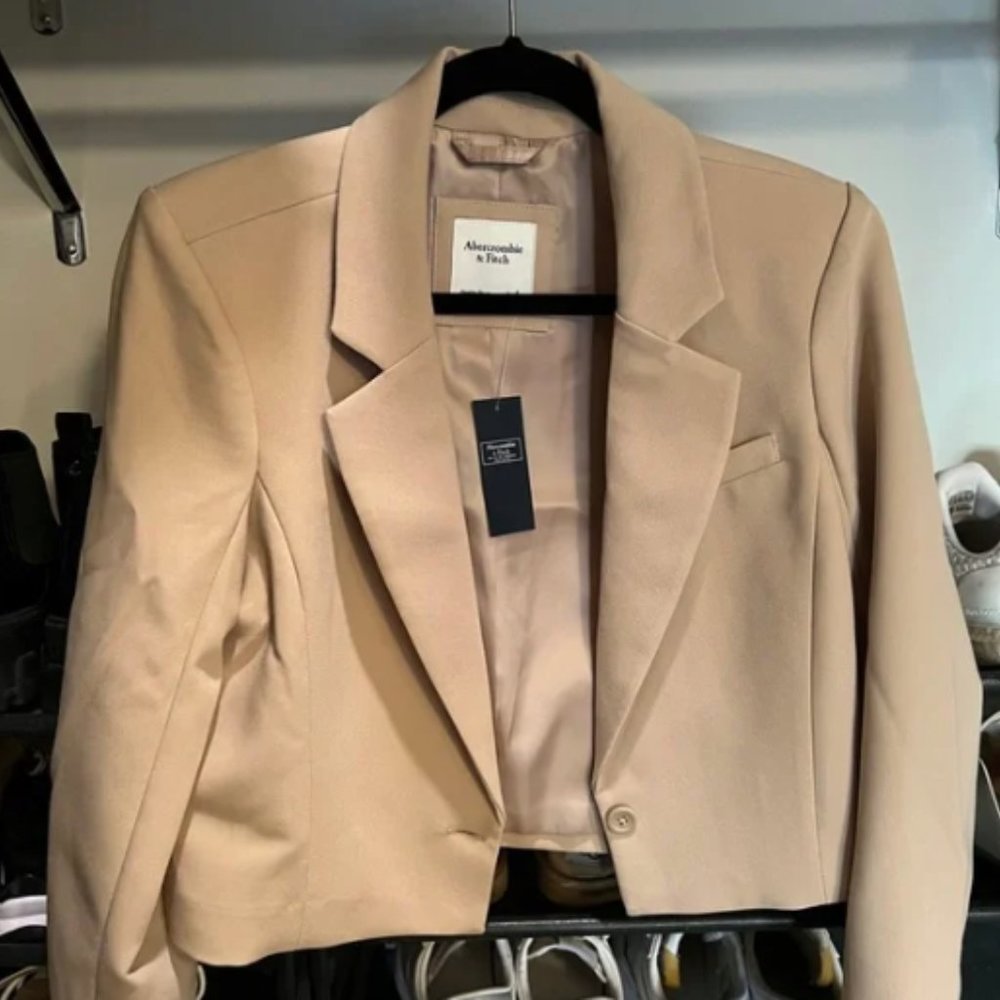 Abercrombie cropped blazer